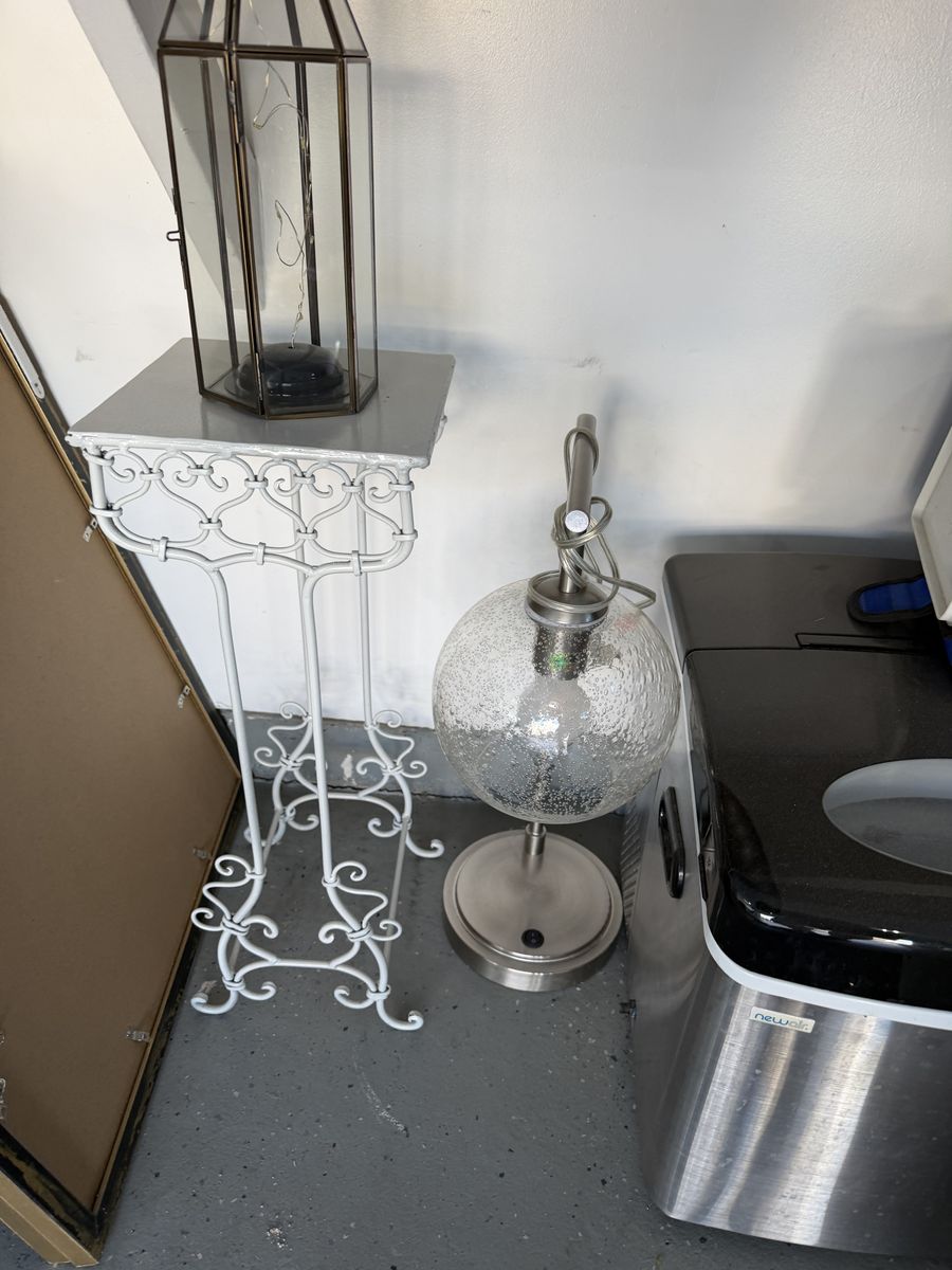 Decorative Table And Lamps