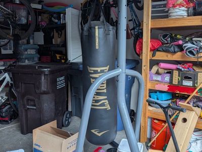Everlast Elite Heavy Punching Bag with Free-Standing Heavy Bag Stand