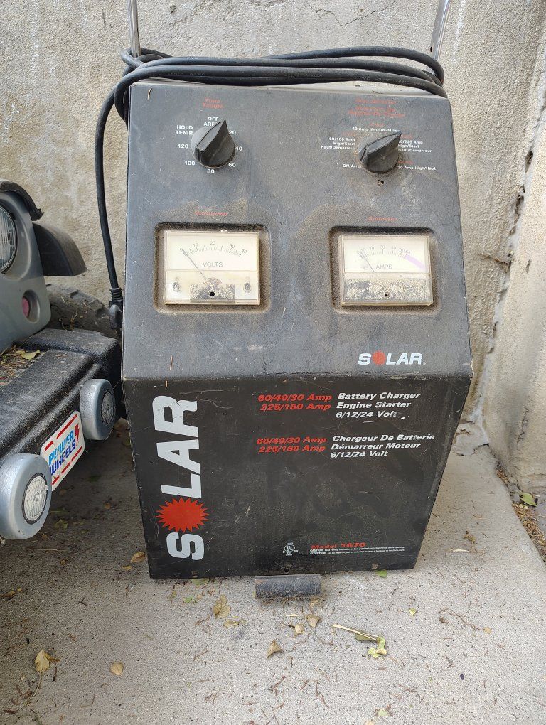 Solar Model 1670 Heavy Duty Battery Charger and Engine Starter