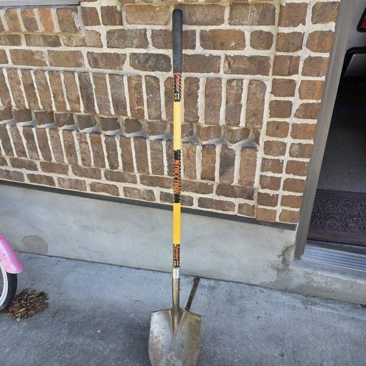 contractor grade shovel