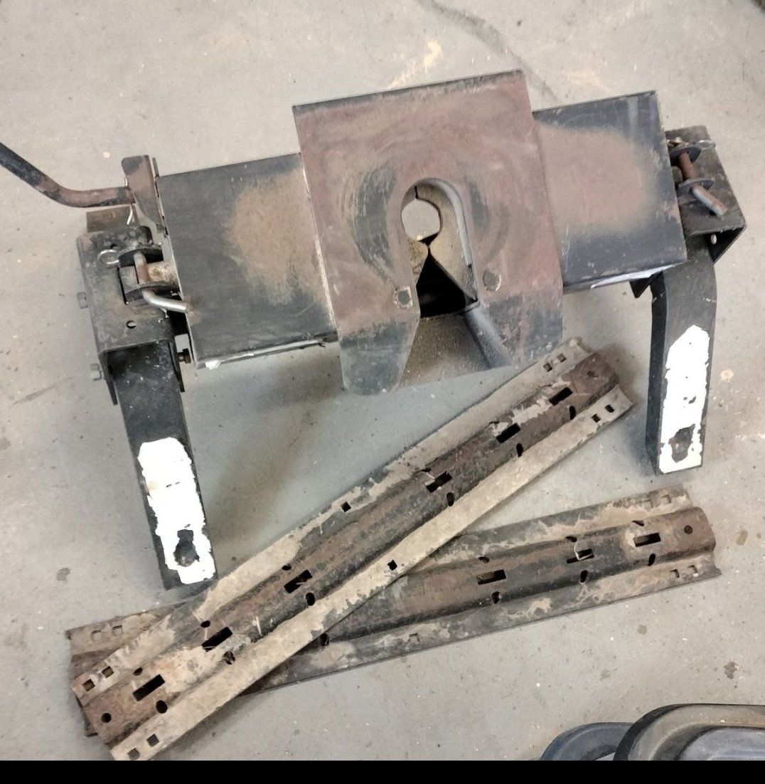14,000 lb Reese fifth wheel hitch