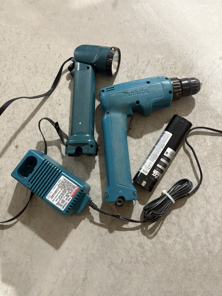 Makita Drill/Flashlight/Charger/Battery