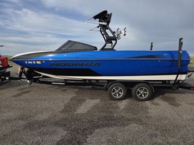 2017 Moomba Mojo 23'