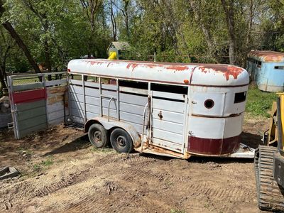 1980 2-Axle Horse / Livestock Trailer