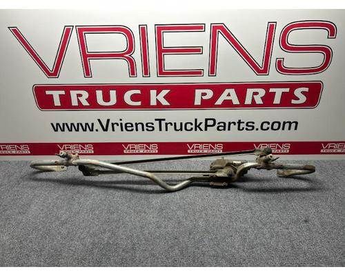 PACCAR E006-158 WIPER MOTOR ASSEMBLY W/ BRACKET AND PIVOT ARM
