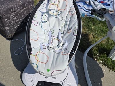 4moms mamaRoo 4.0 Baby Swing/Bouncer - Multi-Motion, Bluetooth Enabled, Gently Used