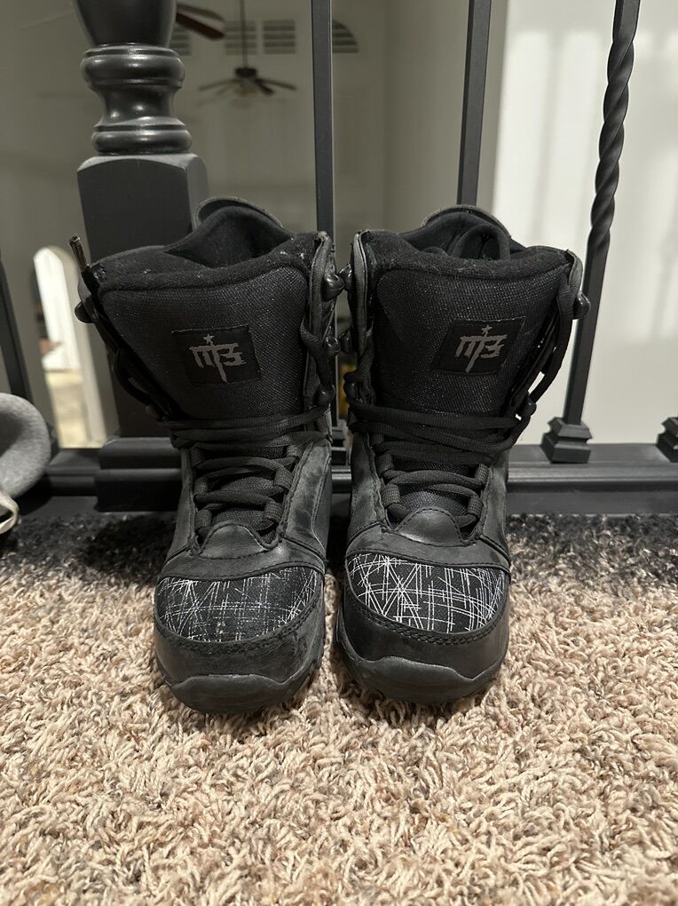 M3 Militia Kids Snowboard Boot, size 22.5