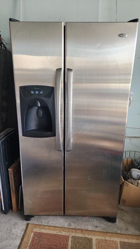 Maytag 26 cu/ft Refrigerator - Works great - COLD