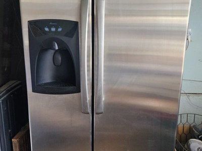 Maytag 26 cu/ft Refrigerator - Works great - COLD