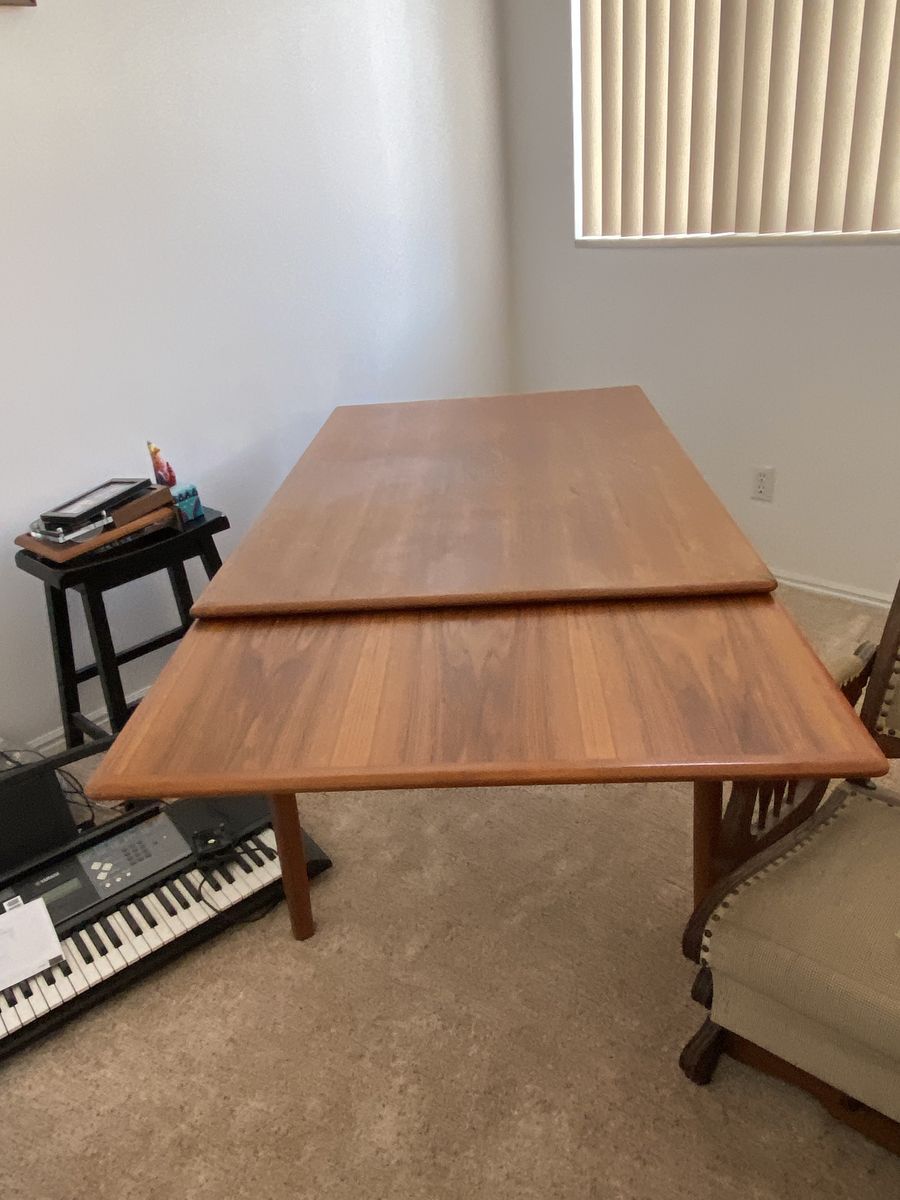 Oak dining room table
