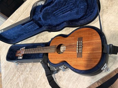 Kamaka Brothers 8 string Tenor Ukulele