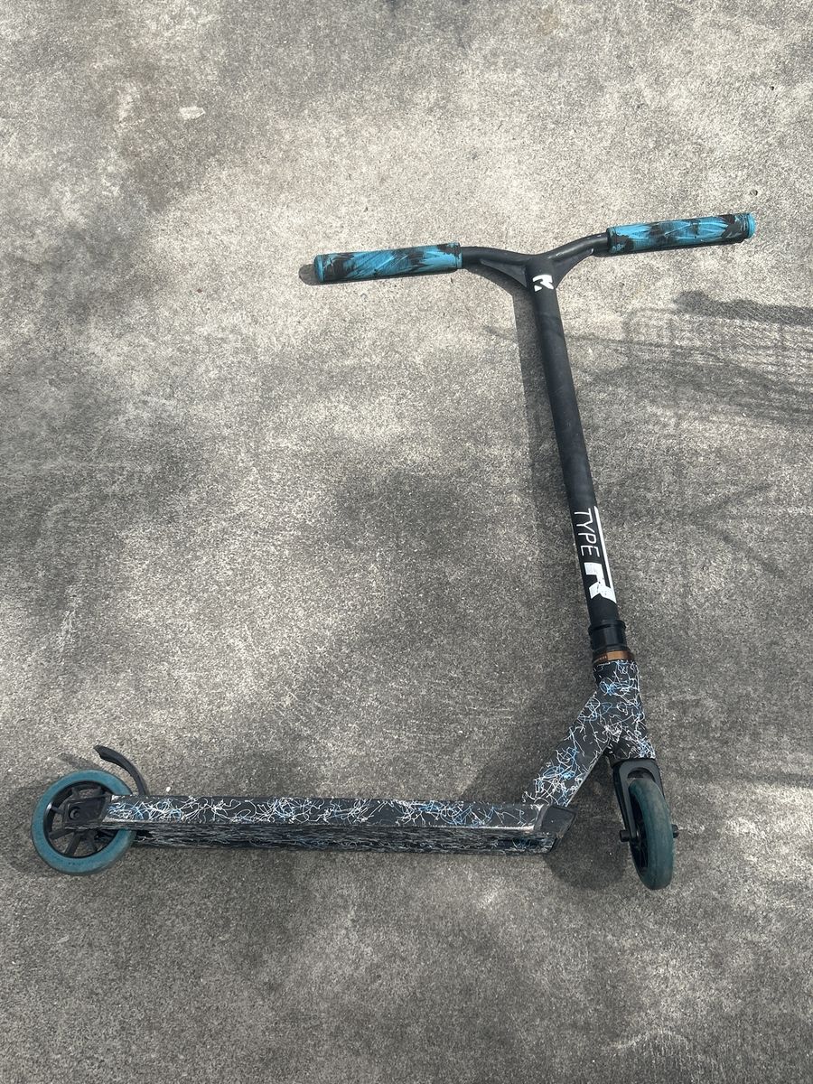 Type R scooter, skate