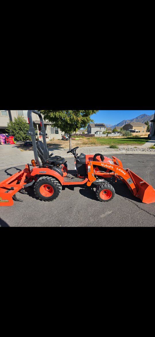 Kubota bx2680 tractor