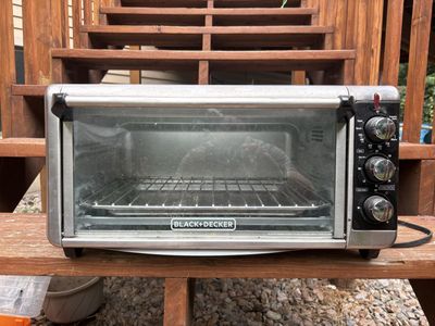 BLACK+DECKER Toaster Oven, Convection Bake, Broil, Toast, Warm Functions, Stainless Steel