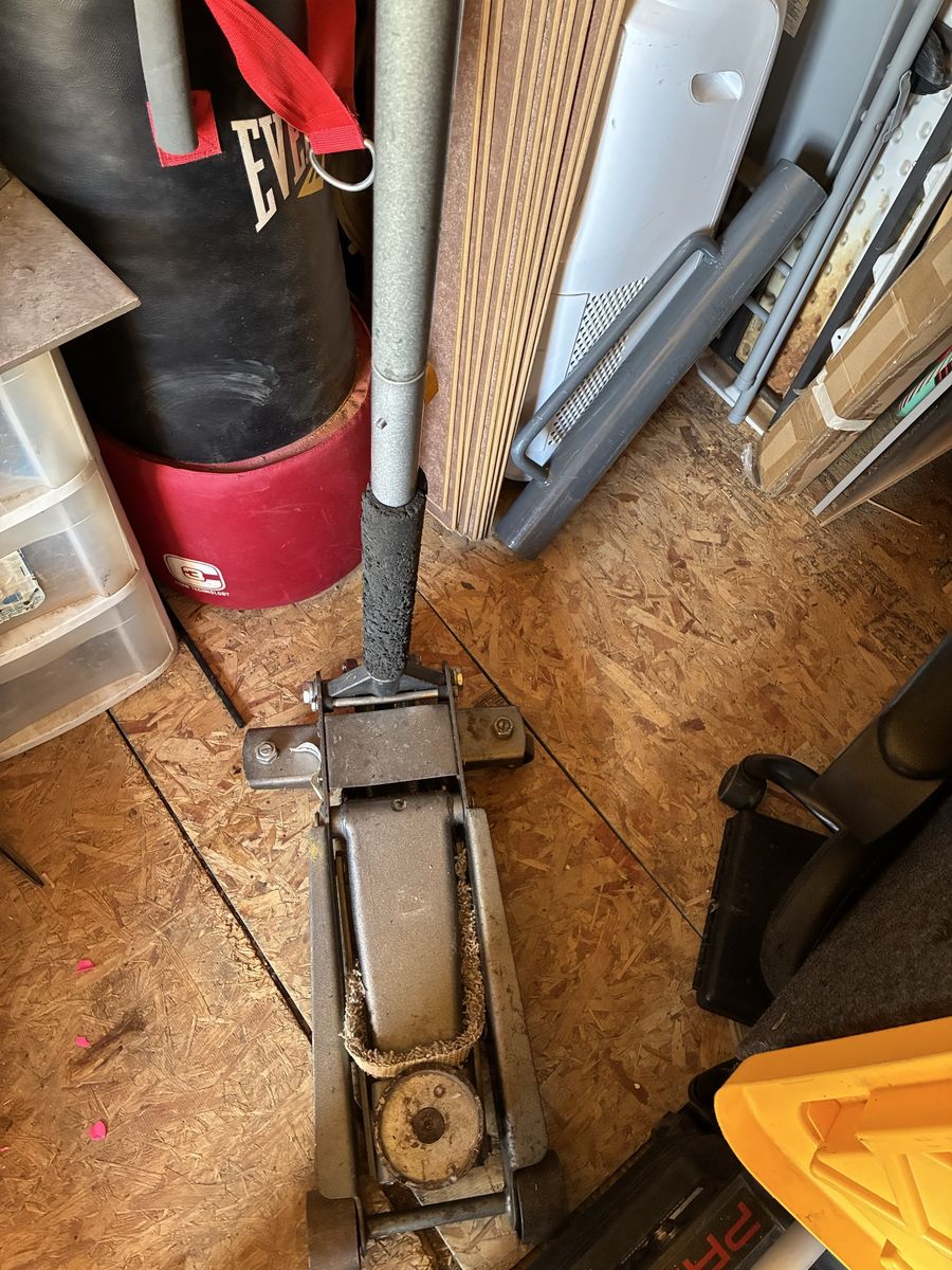 Heavy-Duty Floor Jack - Automotive Lifting Equipment