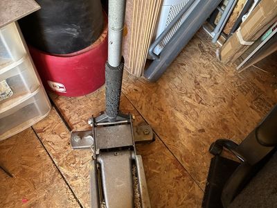 Heavy-Duty Floor Jack - Automotive Lifting Equipment