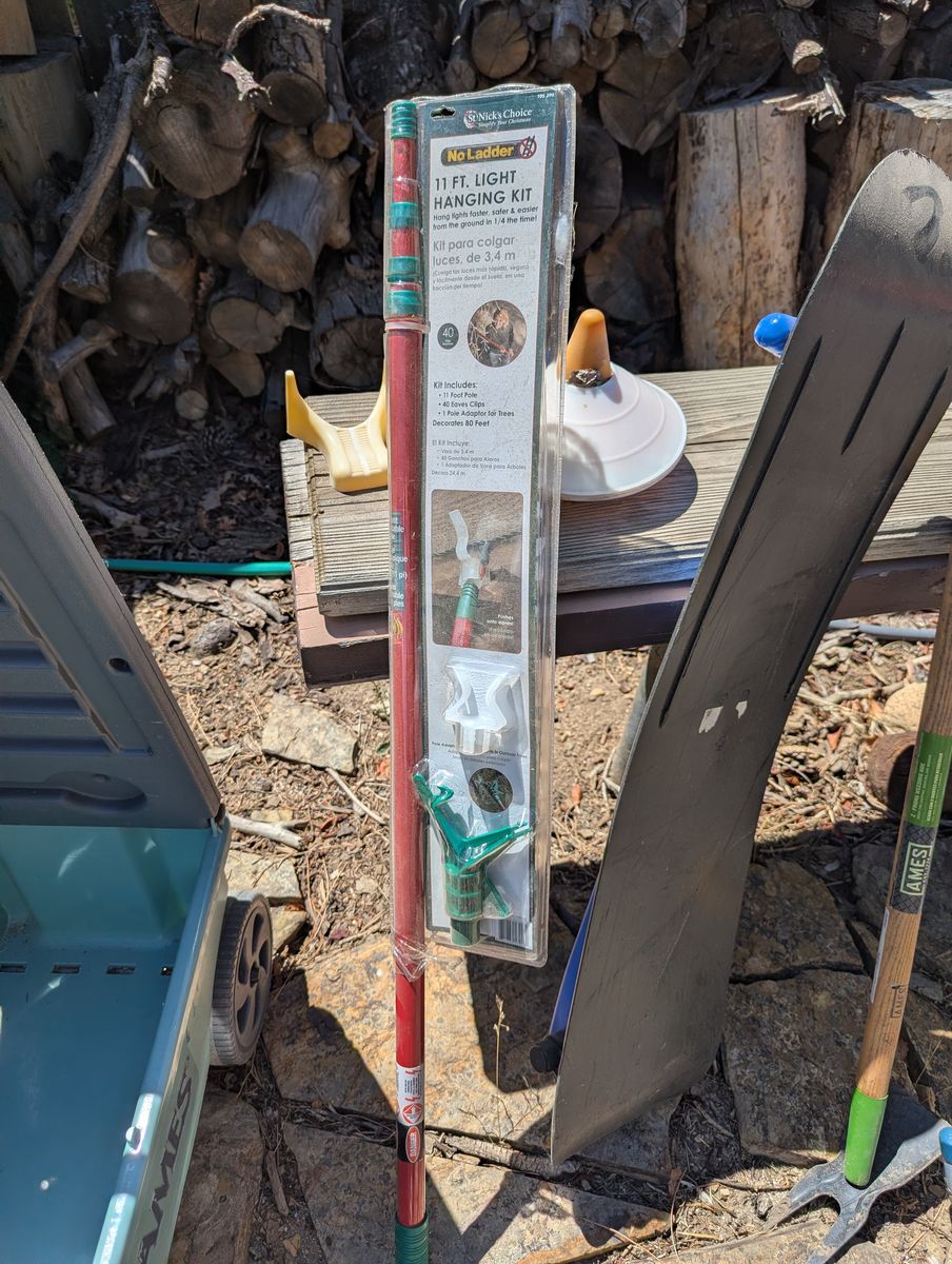 Outdoor light clipper for your eves on house
