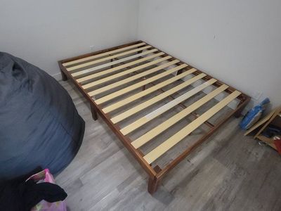 bed frame queen size