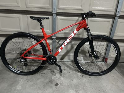 Trek Marlin 6 - Large W/ 29” Wheels