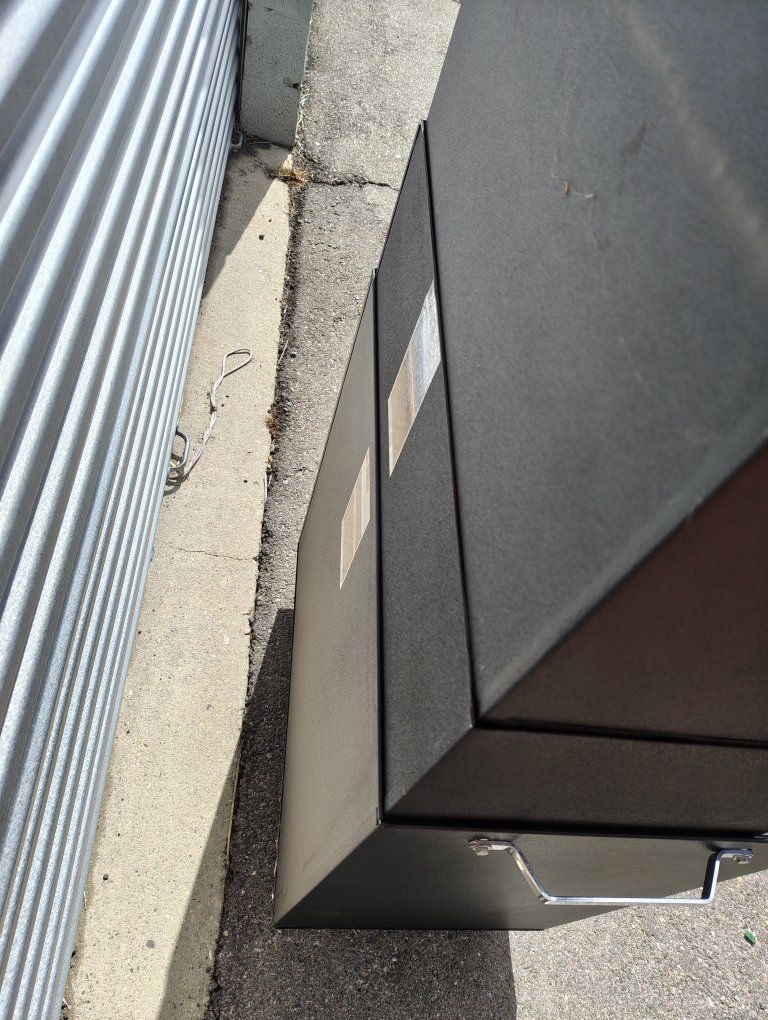Main image 3