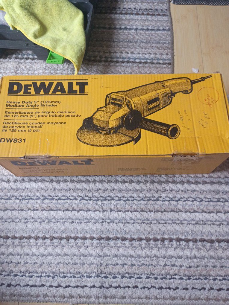 DEWALT DW831 Heavy Duty 5" Medium Angle Grinder in Box located in Tremonton
