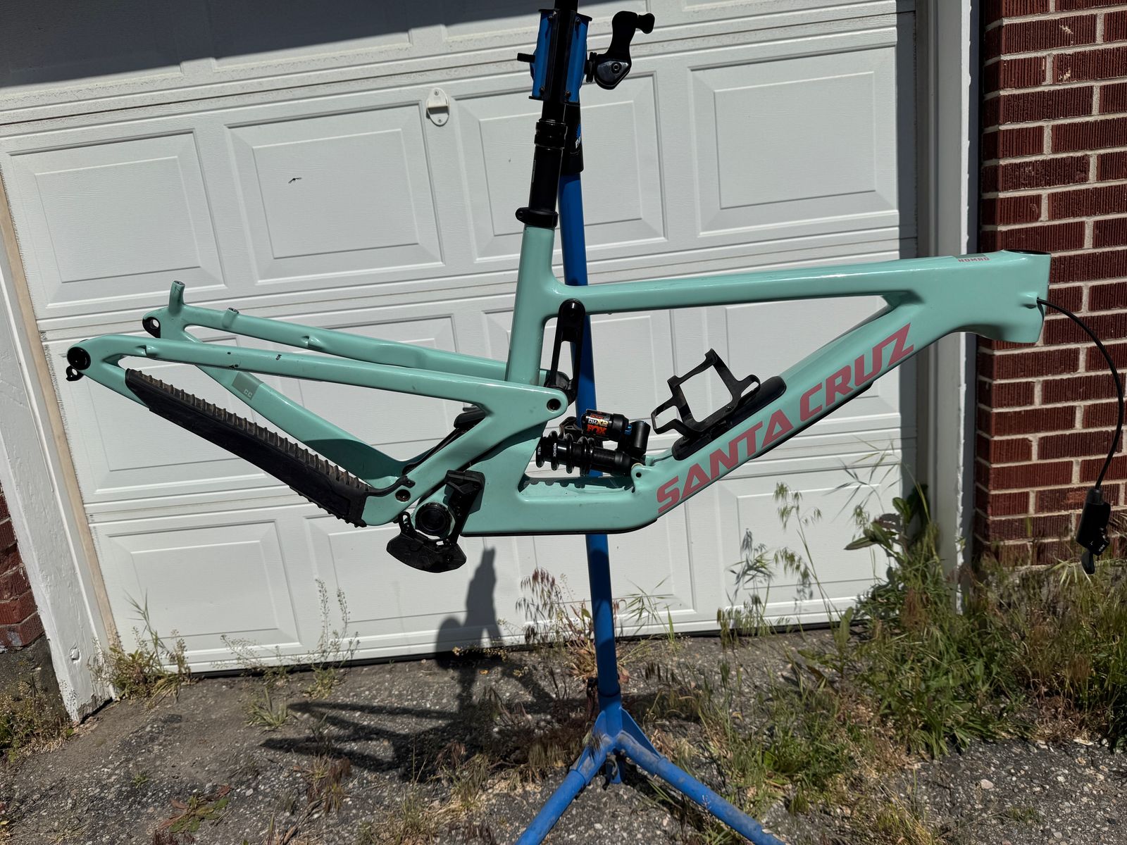 2024 Medium Santa Cruz Nomad Carbon CC