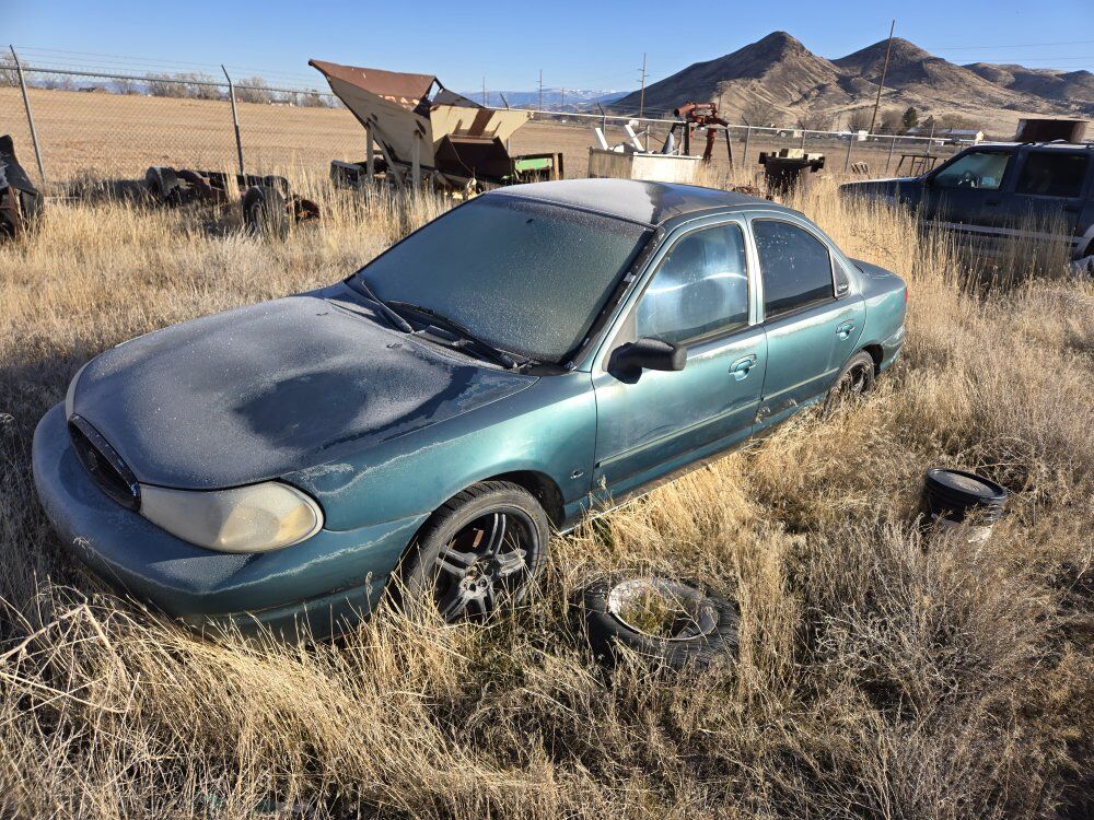 1998 Ford Contour and a 96 contour