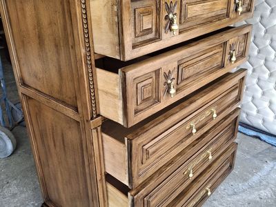 hardwood 5 drawers dresser/bebe