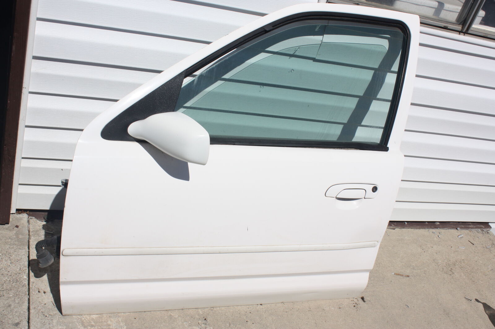 DRIVER DOOR FOR FORD CONTOUR. EXCELLENT CONDITION. WHITE