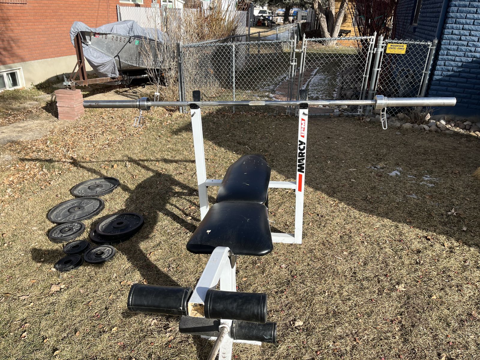 Weight bench with bar, clamps and weights
