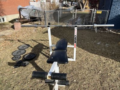 Weight bench with bar, clamps and weights