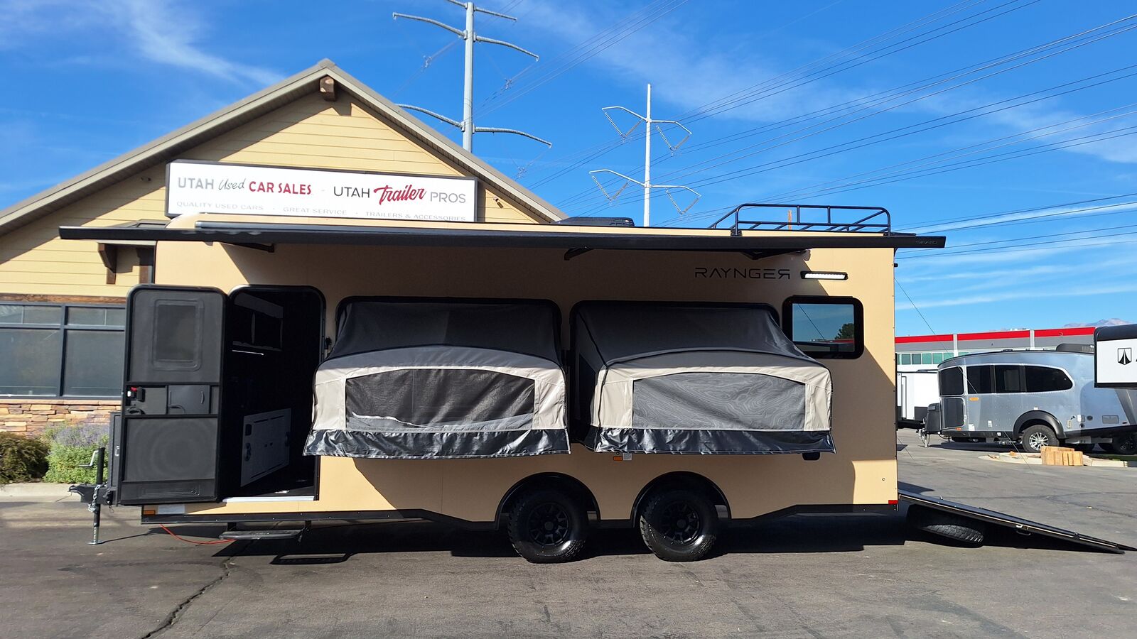 8x22 / 8.5x22 RAYNGER Toy Hauler 10K Axles QUAD TENT w/ Fridge/Microwave!!!