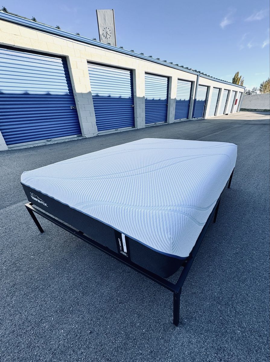 QUEEN TEMPURPEDIC PROADAPT (soft) MATTRESS (like new)