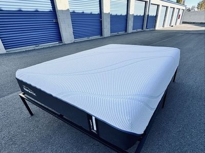 QUEEN TEMPURPEDIC PROADAPT (soft) MATTRESS (like new)