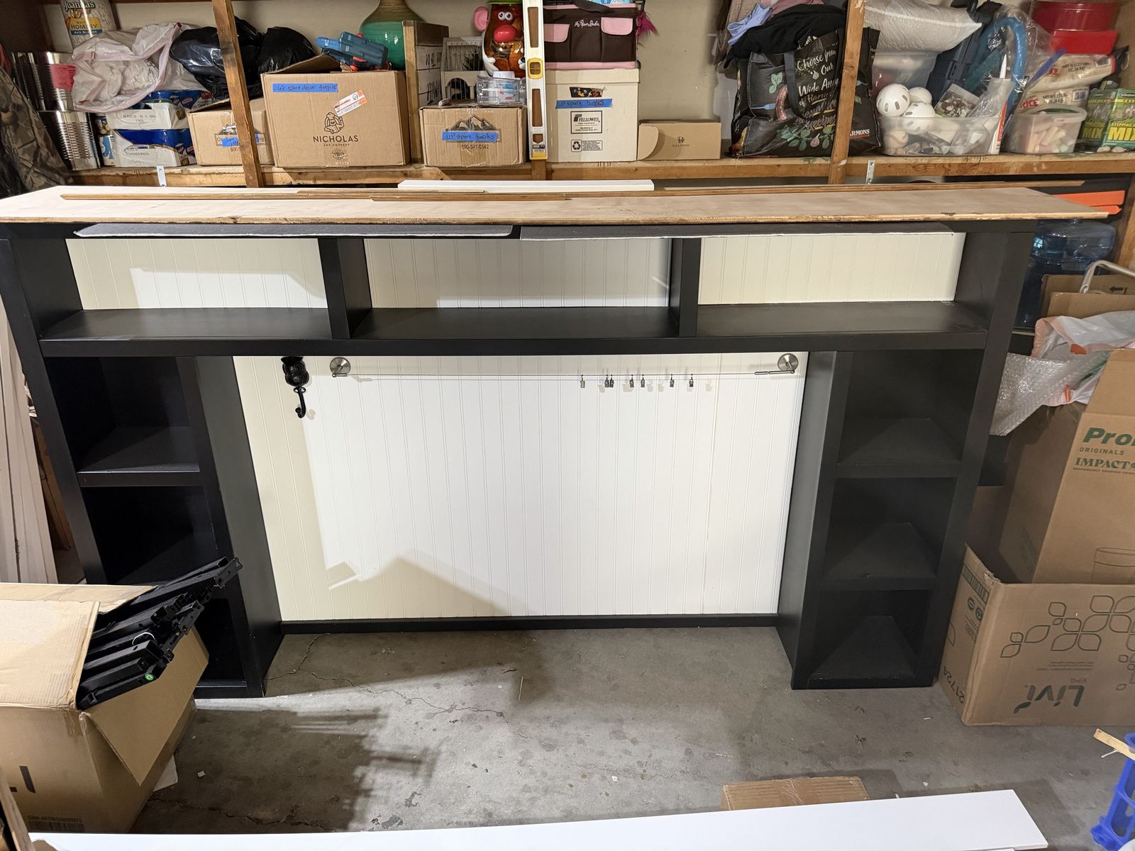 Black Hutch