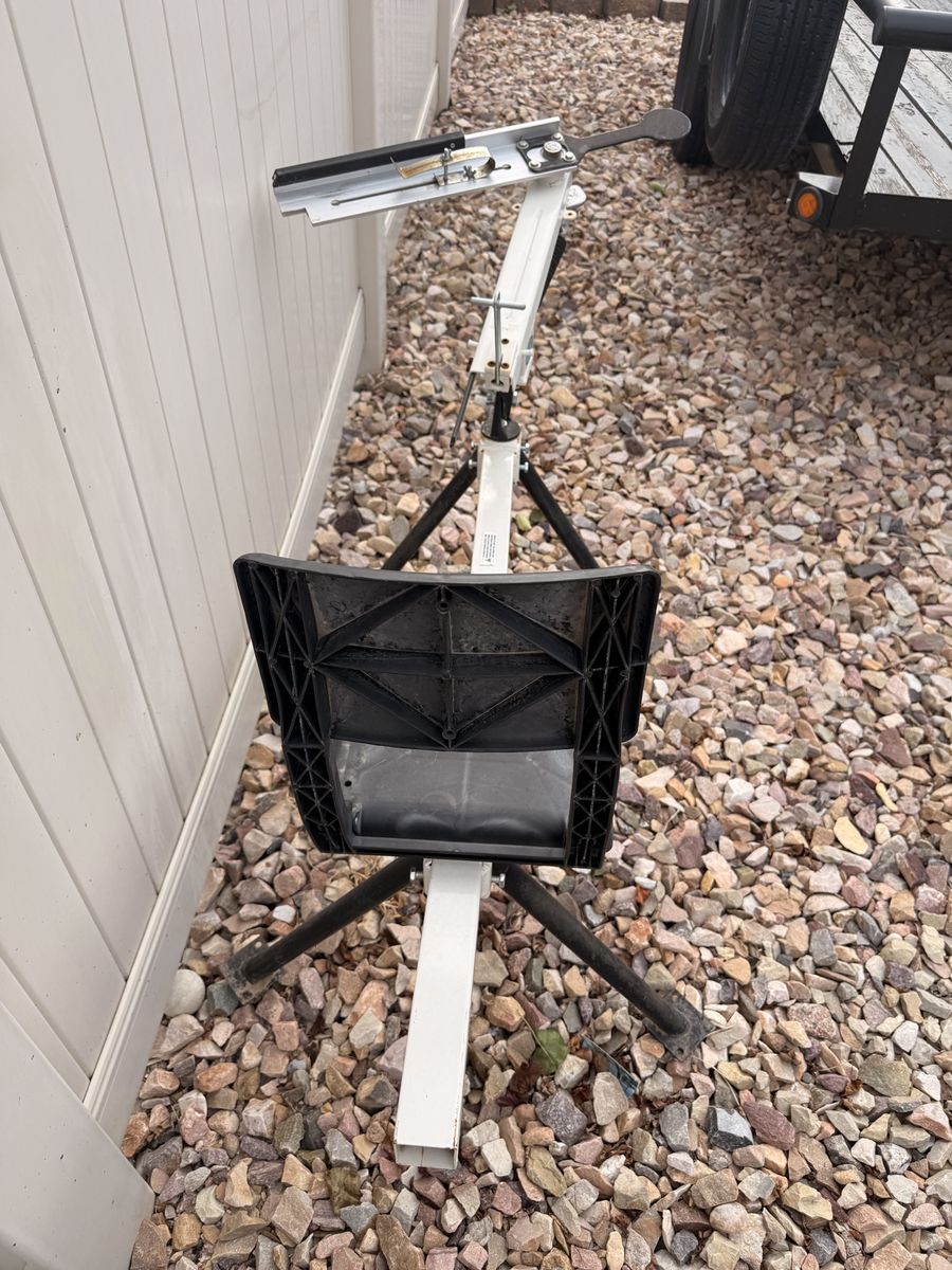 Do-All Outdoors DTL100 Single Trap Thrower with Seat for Clay Shooting