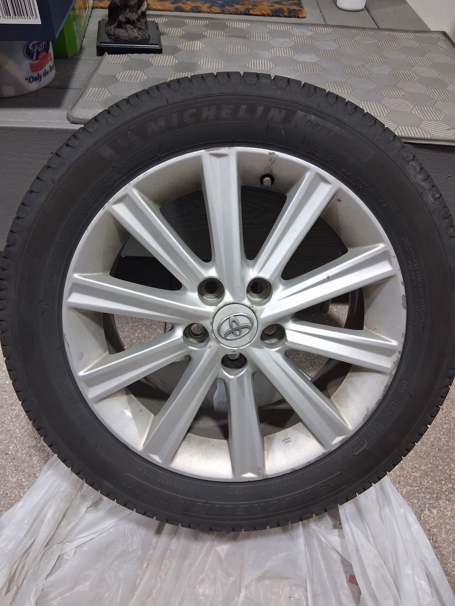 Michelin Defender 215/55R17 All-Season Tires (4) on Toyota OEM Silver 17" Alloy Wheels
