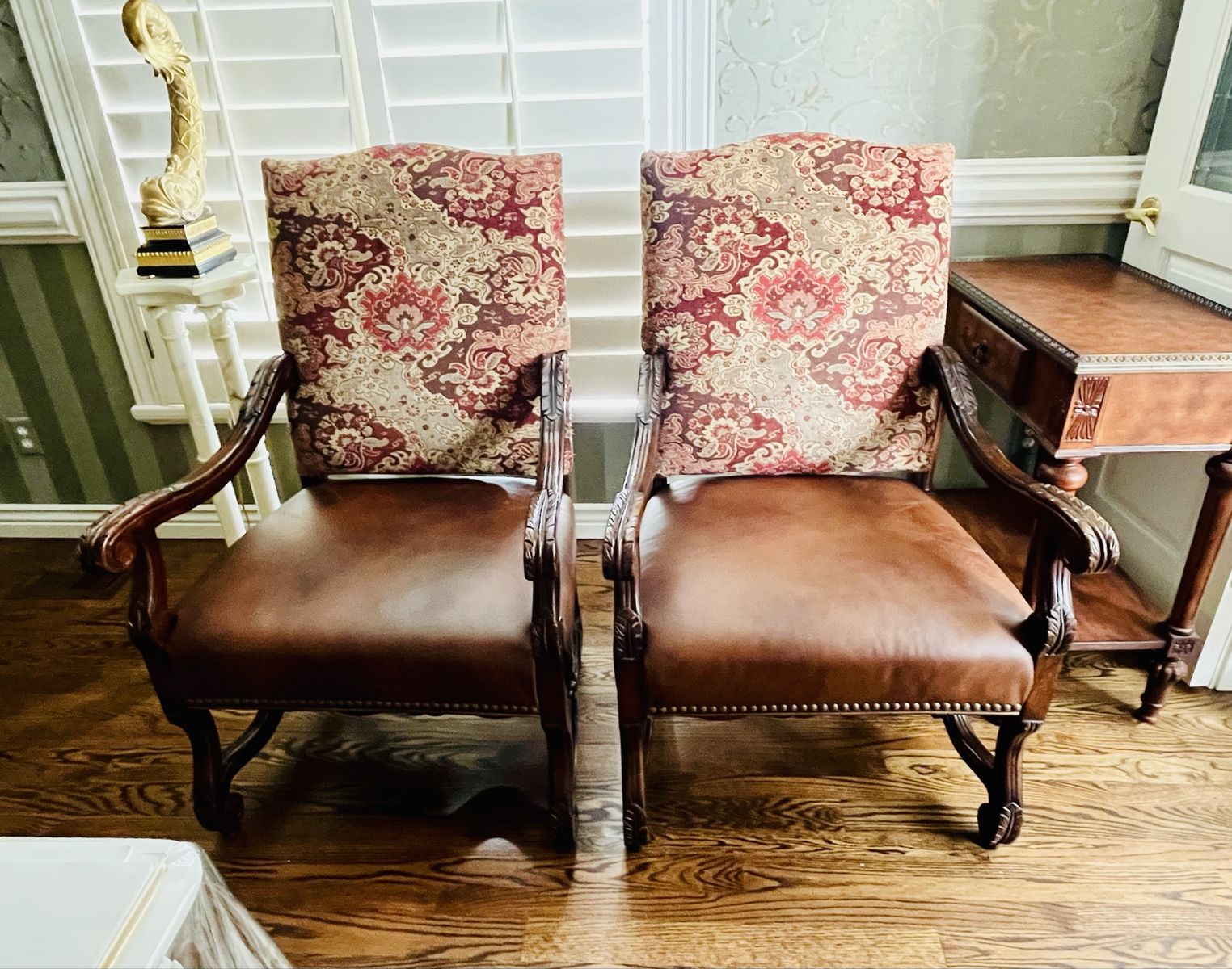 2 ARMCHAIRS HIGH QUALITY LEATHER CHAIRS TAPESTRY STYLE BACKREST