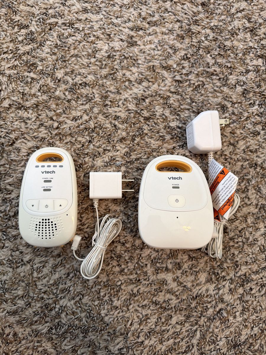 VTech Baby Monitor with 1 Receiver and  Power Adapters