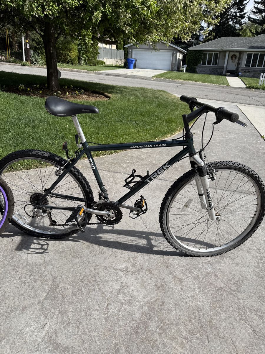 Trek 830 mountain bike