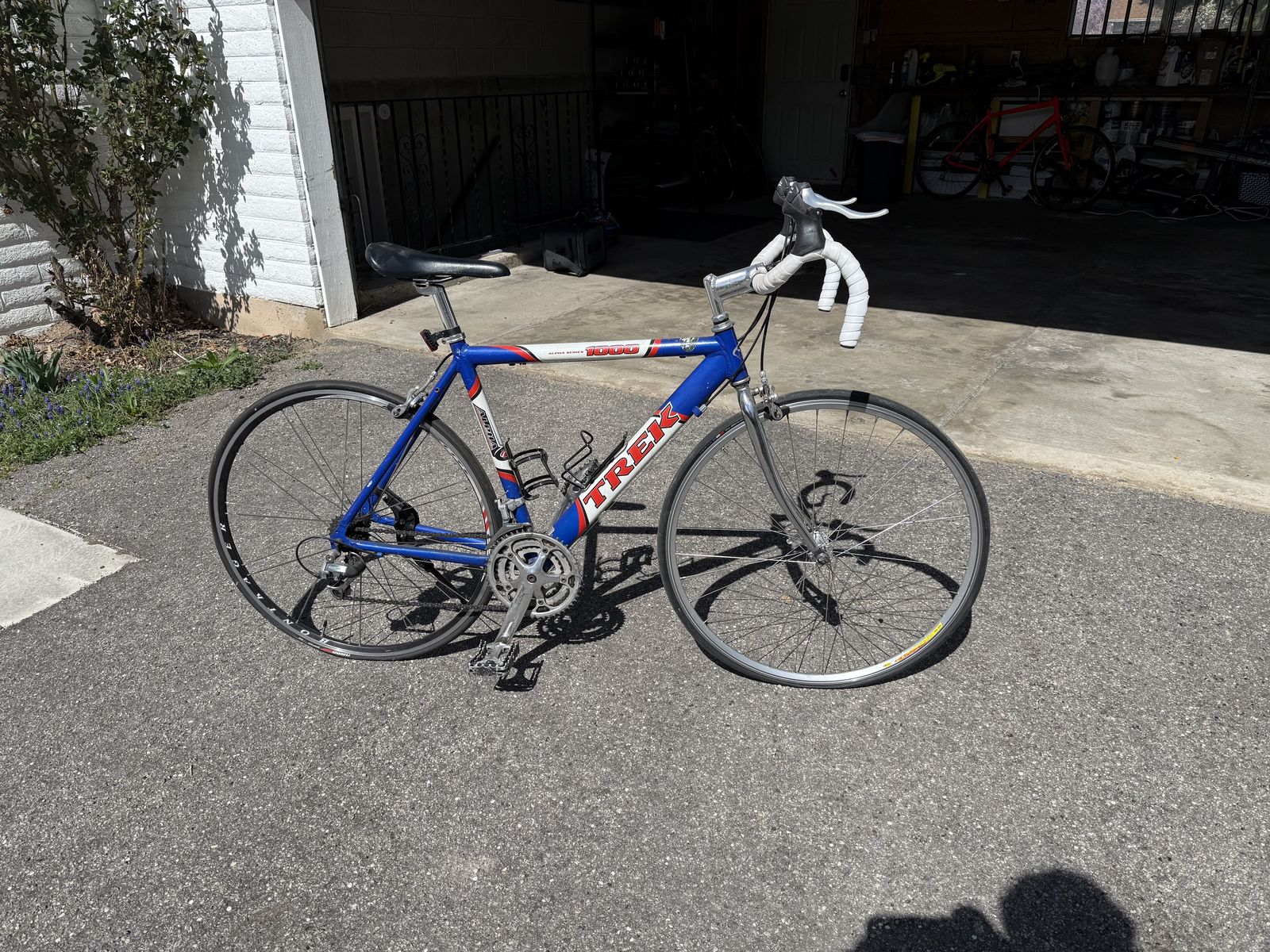 Trek Road Bike – 52cmTrek Road Bike – 52cm
