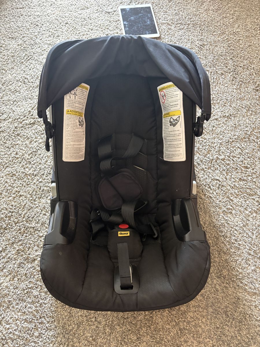 Doona Car Seat and Infant Stroller Combo Black Used Good