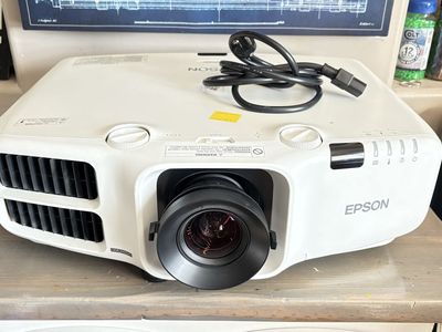 Epson PowerLite Pro G6770WU Projector – Only 248 Lamp Hours!