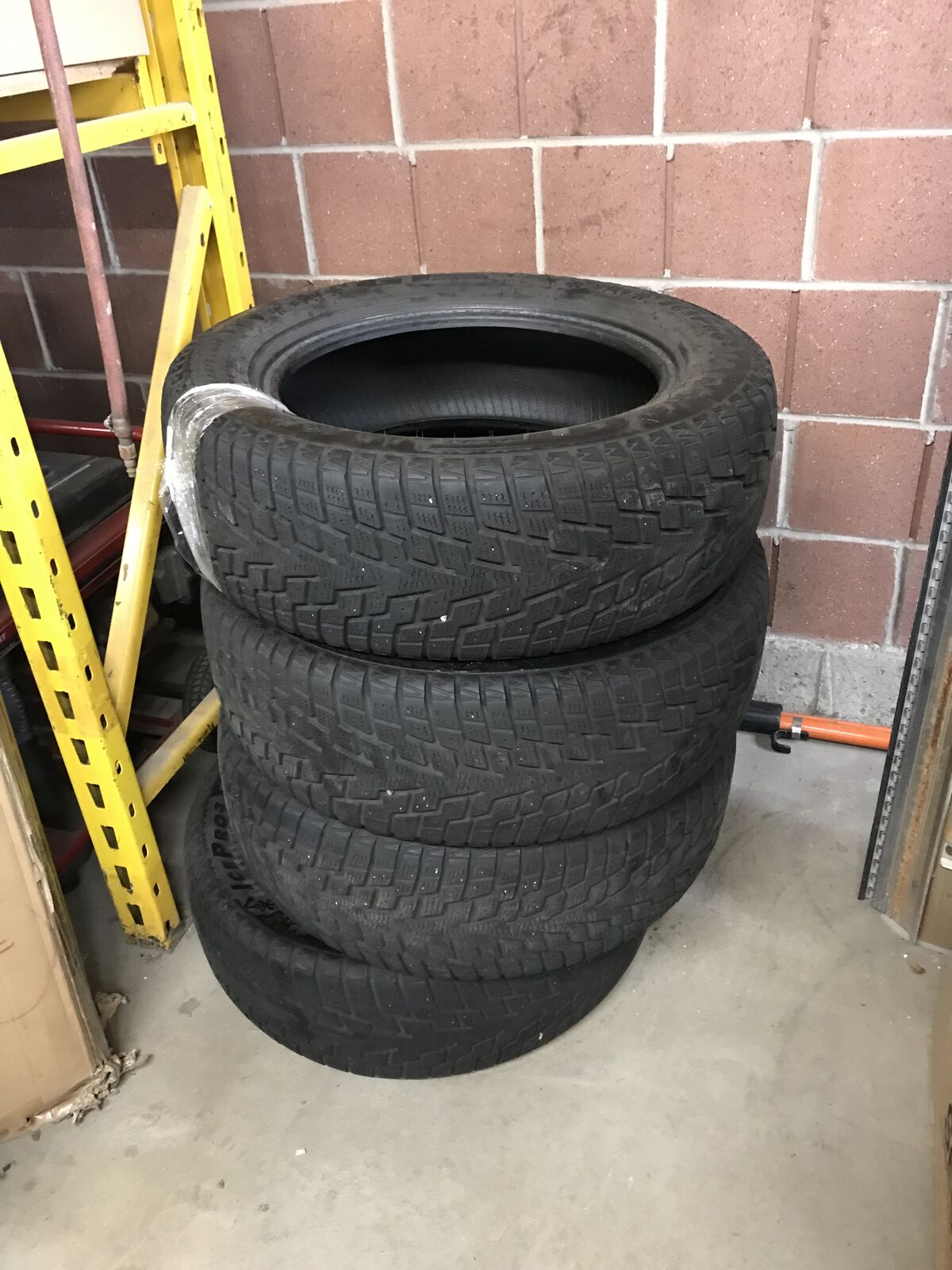 Set-4 GT Radial 225/60/17 snow tires