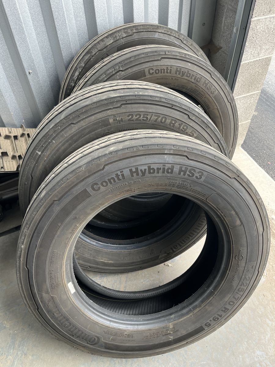 Continental Hybrid HS3 225/70 R 19.5