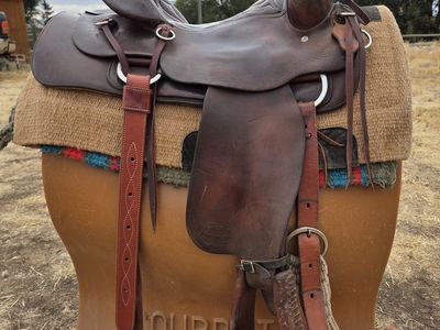 15" used Mike Schultz Custom Ranch Saddle, 9" Gullet, set up for the mountains