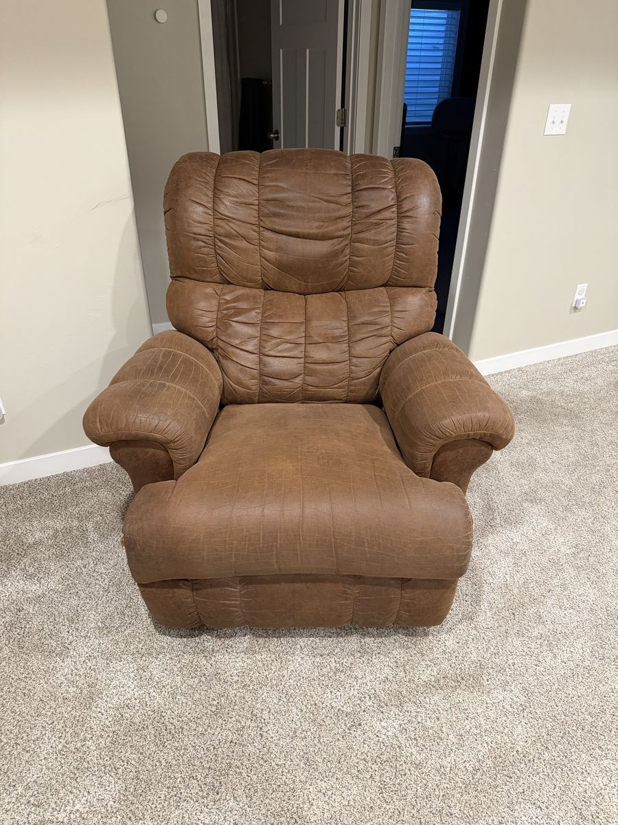 LA-Z-BOY RECLINER (SWIVEL/ROCK)