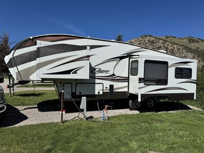 2014 Keystone Cougar 280RLS Polar Package Plus Fifth Wheel Travel Trailer RV