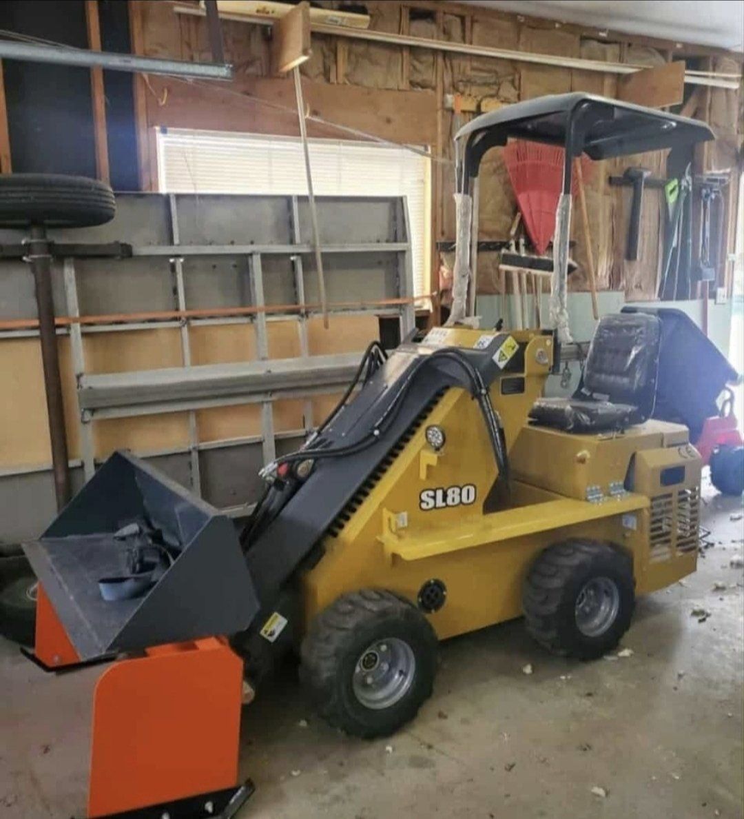 New Mini Skid Steer SL80 w/ Briggs & Stratton 18HP Engine & 4 Attachments