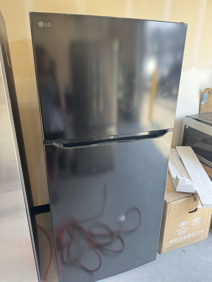 New LG 20 cu. ft. Top Freezer Refrigerator